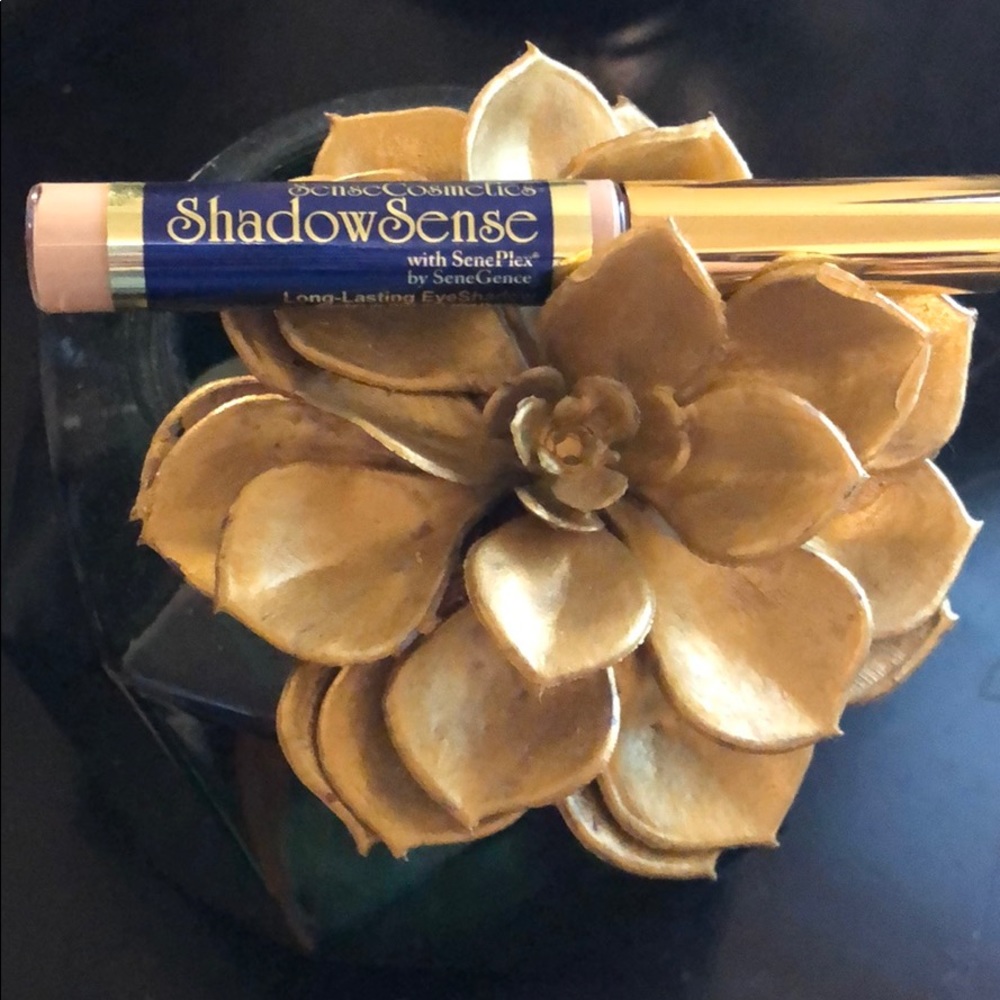 ShadowSense in Sandstone Pearl